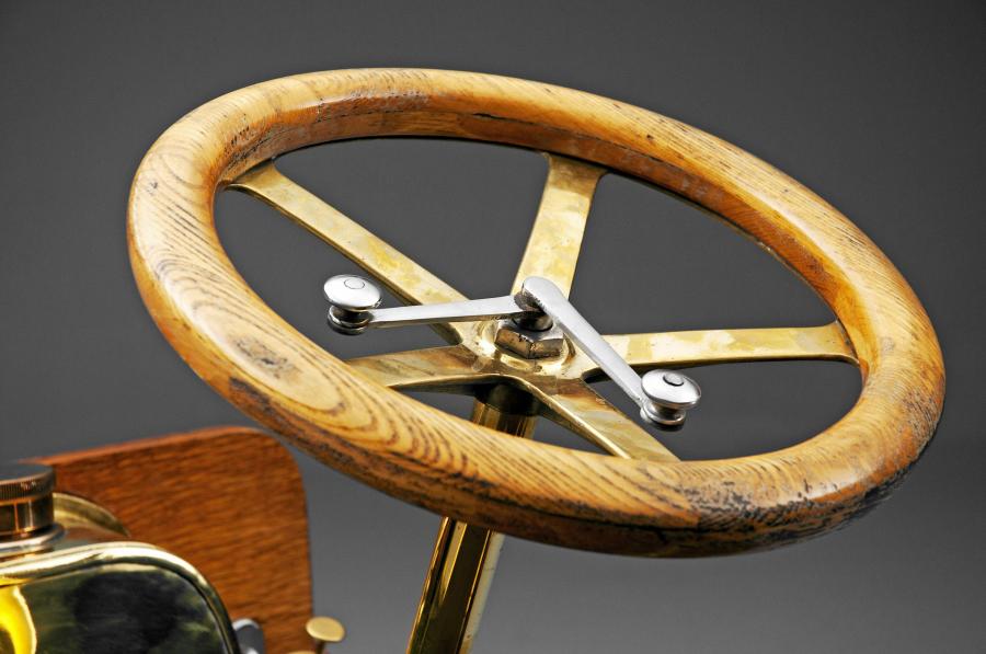 Детали интерьера Laurin & Klement Model A 1905 года  (фото 15 из 18)